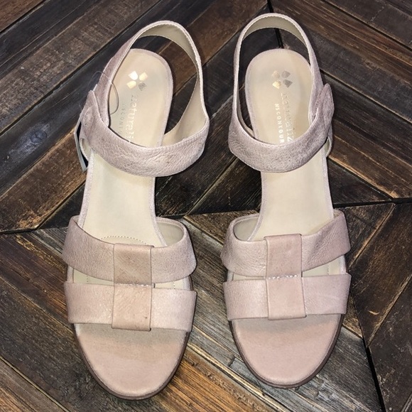 Naturalizer Shoes - Picture 2 of 5